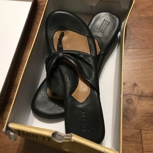 EUC Alexander Black Born Sandals